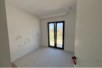 015 2043 167 Nin Exclusive apartment with pool first row to the sea for sale