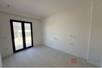 015 2043 167 Nin Exclusive apartment with pool first row to the sea for sale