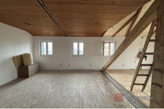 014 2035 224 Split Manus Spacious two bedroom apartment for sale