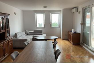 007 2052 37 Split Pazdigrad Spacious three bedroom apartment for rent