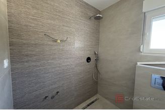 013 2035 225 Trogir Modern penthouse with panoramic sea view for sale