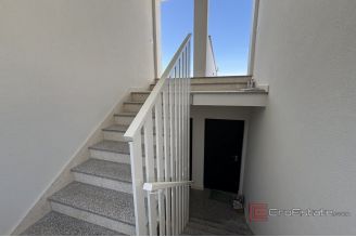 013 2035 225 Trogir Modern penthouse with panoramic sea view for sale
