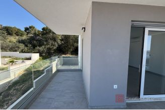 013 2035 225 Trogir Modern penthouse with panoramic sea view for sale