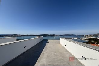 013 2035 225 Trogir Modern penthouse with panoramic sea view for sale
