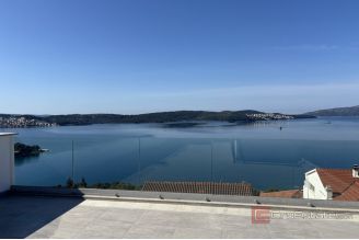 013 2035 225 Trogir Modern penthouse with panoramic sea view for sale