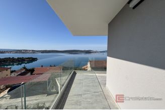018 2035 226 Trogir Extraordinary penthouse with panoramic sea view sale