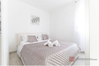 013 2035 227 Trogir Modern Three bedroom apartment near the city center for sale