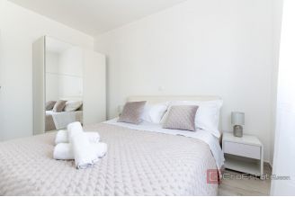 013 2035 227 Trogir Modern Three bedroom apartment near the city center for sale