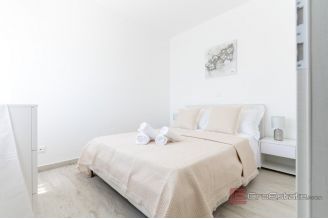 013 2035 227 Trogir Modern Three bedroom apartment near the city center for sale