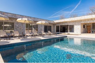 020 2048 19 Split area Luxury villa with pool and tennis court for sale