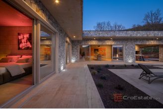 020 2048 19 Split area Luxury villa with pool and tennis court for sale