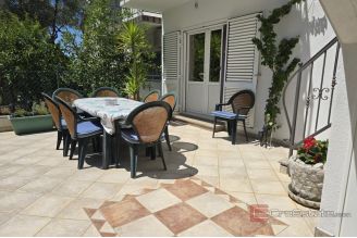 017 2052 39 Makarska Family house with apartments for sale