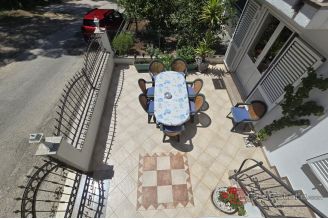 017 2052 39 Makarska Family house with apartments for sale