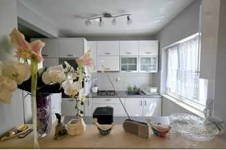 017 2052 39 Makarska Family house with apartments for sale