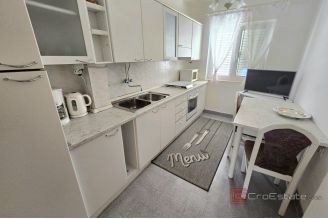 017 2052 39 Makarska Family house with apartments for sale