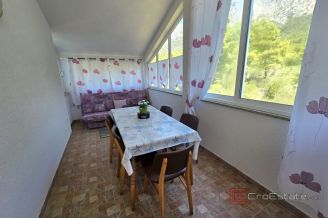 017 2052 39 Makarska Family house with apartments for sale