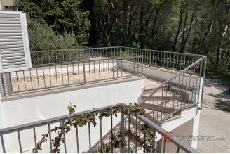 017 2052 39 Makarska Family house with apartments for sale