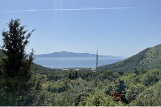 017 2052 39 Makarska Family house with apartments for sale