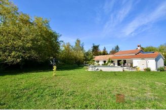 010 1024 18 Labin Stone house with pool for sale