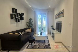 007 2047 66 Split Center Midern two bedroom apartment for sale