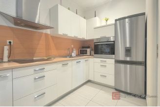 007 2047 66 Split Center Midern two bedroom apartment for sale