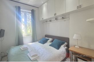 007 2047 66 Split Center Midern two bedroom apartment for sale