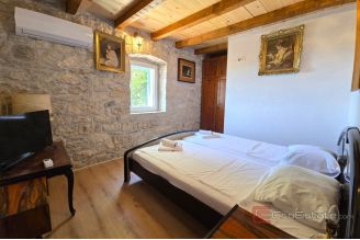 017 2029 102 Omis Stone house  with pool and a sea view for sale