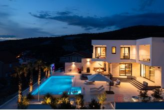 020 5361 30 Primosten Luxury villa with pool and a sea view for sale