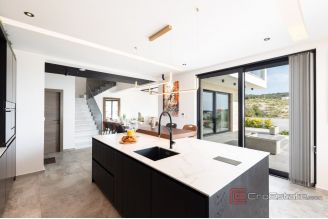 020 5361 30 Primosten Luxury villa with pool and a sea view for sale