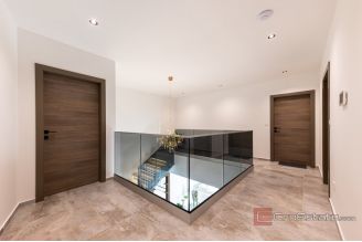 020 5361 30 Primosten Luxury villa with pool and a sea view for sale