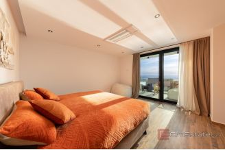 020 5361 30 Primosten Luxury villa with pool and a sea view for sale