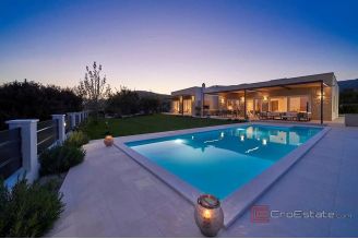 020 5362 30 kastela modern house with pool for sale