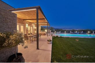 020 5362 30 kastela modern house with pool for sale