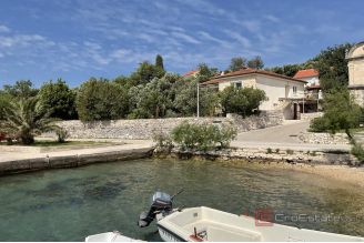 020 2052 41 peljesac seafront villa with restaurant and wine bar for sale