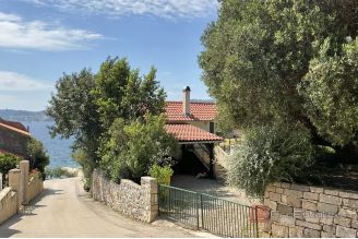 020 2052 41 peljesac seafront villa with restaurant and wine bar for sale