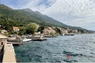 020 2052 41 peljesac seafront villa with restaurant and wine bar for sale