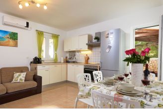 020 2030 94 Omis Fully furnished detached house with pool and a sea view for sale