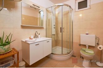 020 2030 94 Omis Fully furnished detached house with pool and a sea view for sale