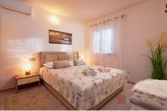 020 2030 94 Omis Fully furnished detached house with pool and a sea view for sale