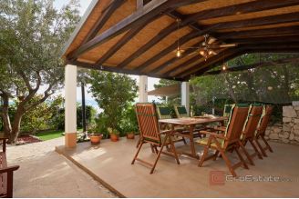 020 2030 94 Omis Fully furnished detached house with pool and a sea view for sale