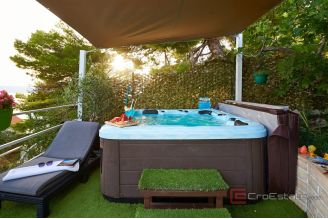 020 2030 94 Omis Fully furnished detached house with pool and a sea view for sale