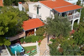 020 2030 94 Omis Fully furnished detached house with pool and a sea view for sale