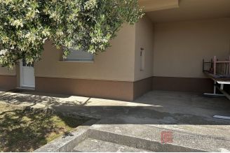 010 2052 43 split mejasi house with garage and garden for sale