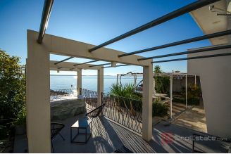 008 2022 451 split podstrana apartment house first row to the sea for sale