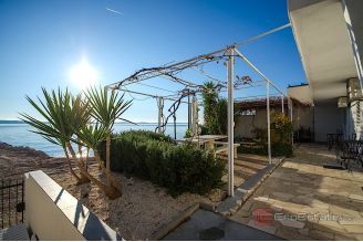 008 2022 451 split podstrana apartment house first row to the sea for sale