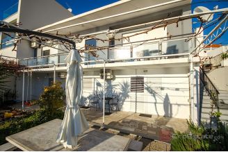 008 2022 451 split podstrana apartment house first row to the sea for sale