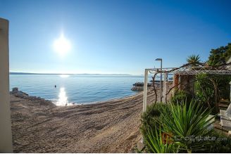 008 2022 451 split podstrana apartment house first row to the sea for sale