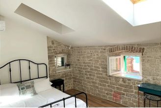 018 2052 45 Sibenik Nine luxury rooms in the city center for sale