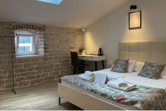 018 2052 45 Sibenik Nine luxury rooms in the city center for sale