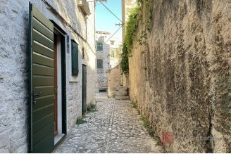 018 2052 45 Sibenik Nine luxury rooms in the city center for sale
